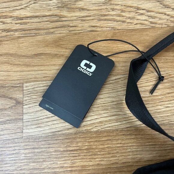 OGIO Downtown Tote Bag Large 20L Black Padded with Laptop Sleeve Zip Close NEW - Picture 5 of 7